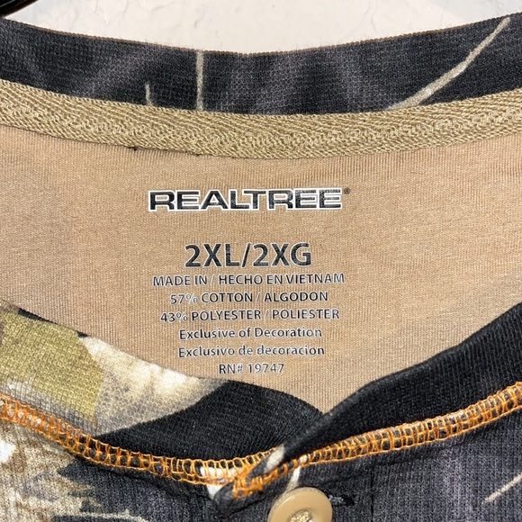 Realtree long sleeve Henley shirt size 2xl - Picture 3 of 4